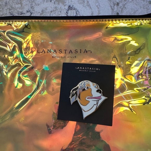 Anastasia Beverly Hills Make-Up Bag w/ Dog pin - Picture 2 of 6